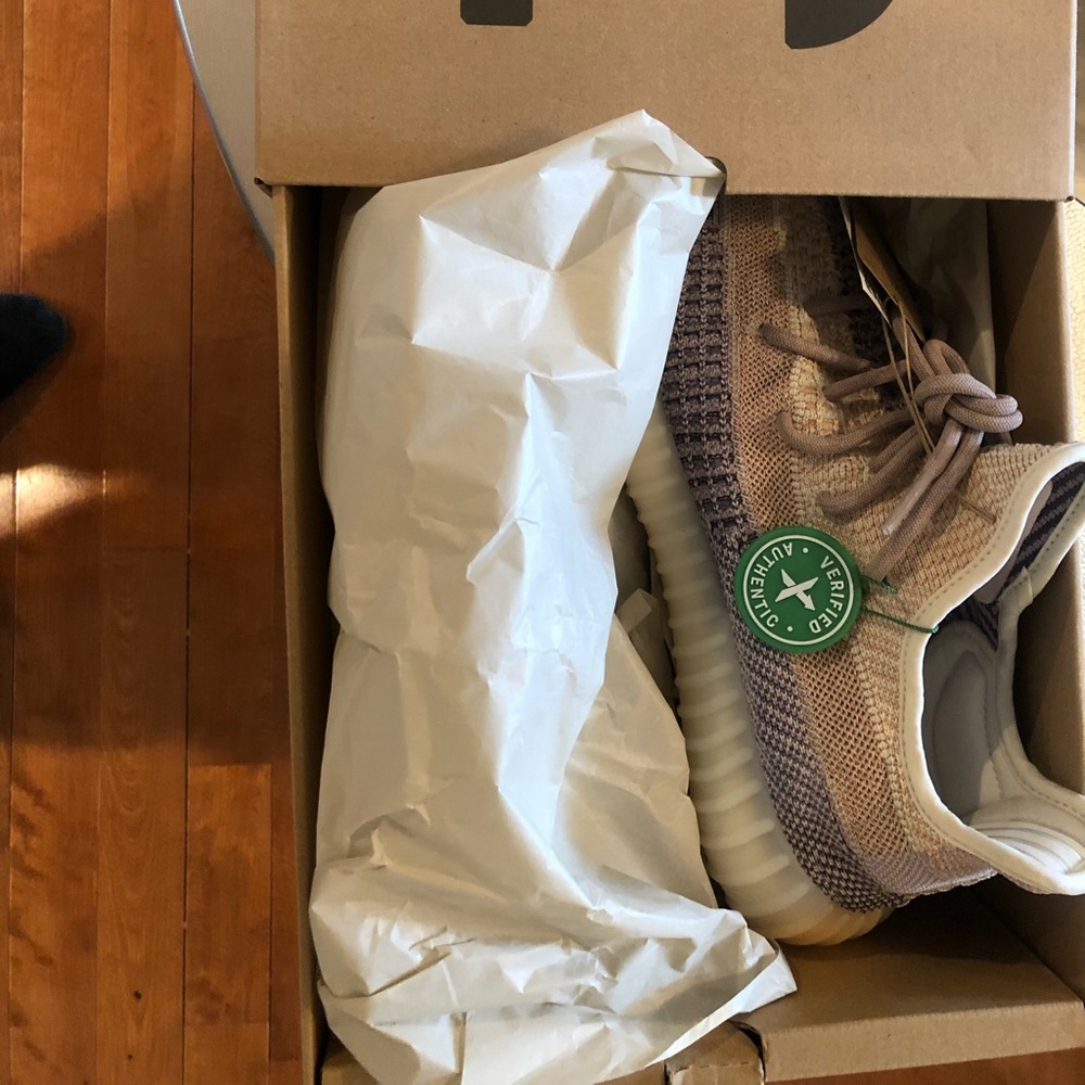 Yeezy pearls size 9.5